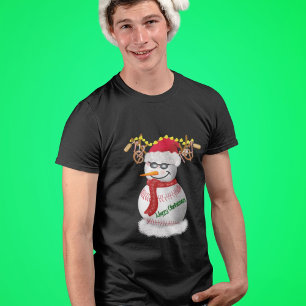 Honkbal-sneeuwman versierd met populaire snacks t-shirt