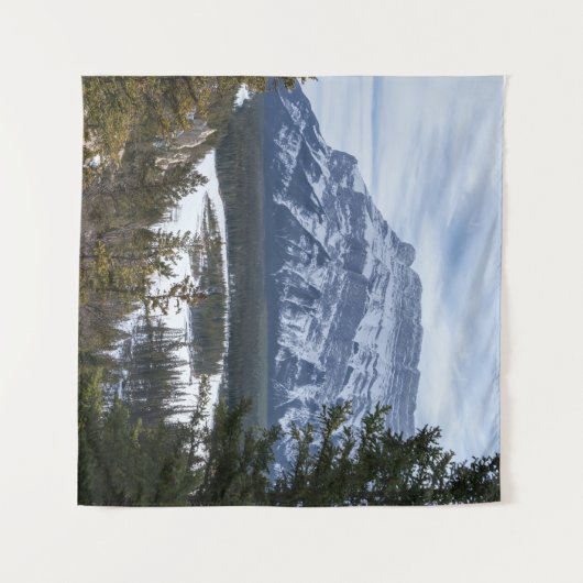 Hoodoos en Snowy Tunnel Mountain, Alberta Wandkleed (Voorkant (horizontaal))