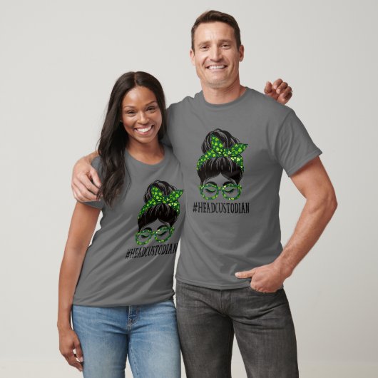 Hoofd van de bewaarder Vrouwenboodschap Bun St Pat T-shirt (Unisex)