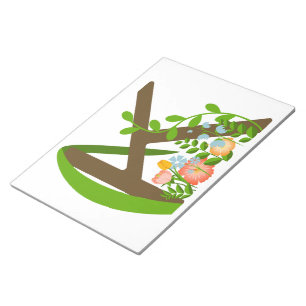 Hoofdletter K bloemenmonogram Notitieblok