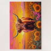 Hoogland Koe in het veld van zonnebloemen bij zons Legpuzzel (Verticaal)