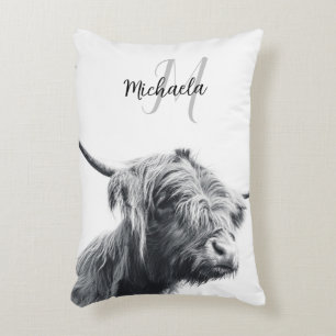 Hoogland koe portret initiaal monogram zwart wit accent kussen