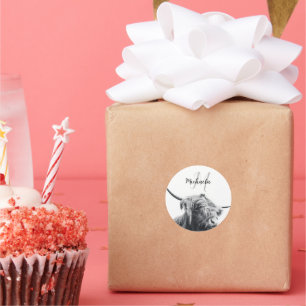 Hoogland koe portret initiaal monogram zwart wit ronde sticker