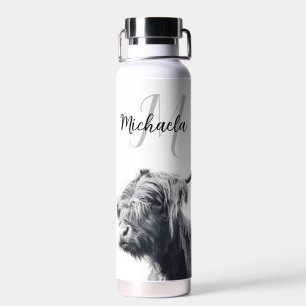 Hoogland koe portret initiaal monogram zwart wit waterfles