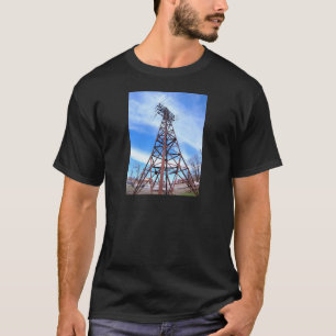 Hoogspanningstoren met draden t-shirt