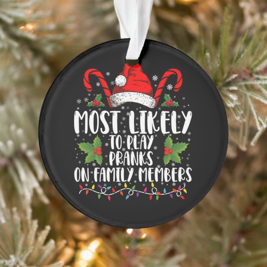 Hoogstwaarschijnlijk grapjes uithaalt met familiel ornament (Boom)