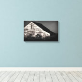 Hooischuur in zwart en wit canvas afdruk (Insitu (Houten vloer))