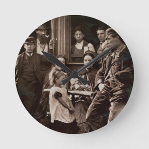 Hookey Alf of Whitechapel uit 'Street Life in Lo' Ronde Klok