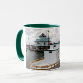 Hooper Strait Lighthouse en Crab Dredging Boat Mok (Voorkant links)