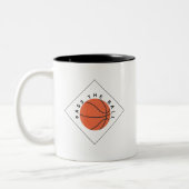 Hoops Before Coffee- Mug for Basketball Lovers Tweekleurige Koffiemok (Links)