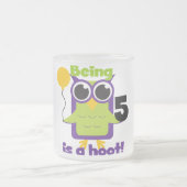 Hoot Uil 5e verjaardag T-shirts en geschenken Matglas Koffiemok (Center)
