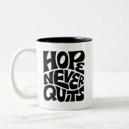 Hope Never Quits Inspirational Typography Design Tweekleurige Koffiemok
