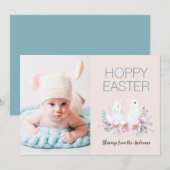 Hoppy Bunny Pâques Floral Photo Carte de vacances (Devant / Derrière)
