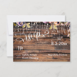 Horizontaal Rustiek Hout, Lichte Slingers & Bloeme RSVP Kaartje