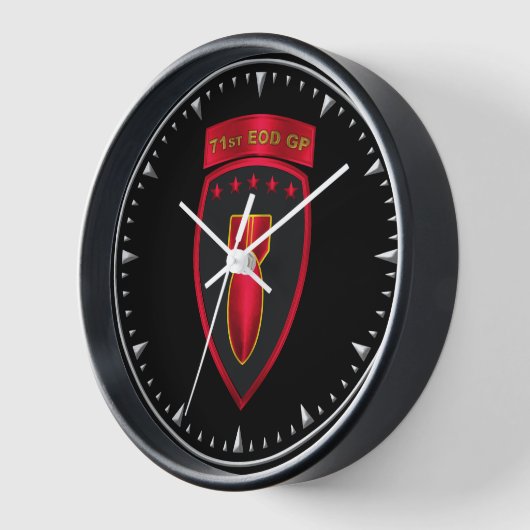 Horloge 71e Groupe EOD (Angle)