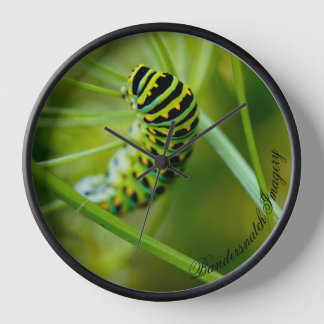 Horloge à chenille noire orientale