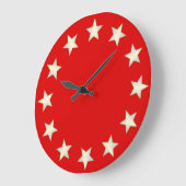 Horloge à étoiles blanches sur fond rouge (Angle)