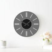 Horloge à fond gris et centre noir avec lignes bla (Maison)