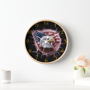 Horloge Aigle majestueux embrassant les étoiles et les ban