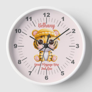 Horloge Ajouter le nom Texte, Bébé Tigre avec Casquette su