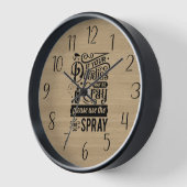 Horloge art du mot dans la salle de bains (Angle)