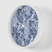 Horloge Art Nouveau Peacock Print, Navy et White (Angle)