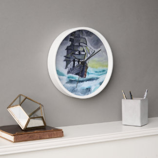 Horloge avec un navire. Navire sur une mer orageus