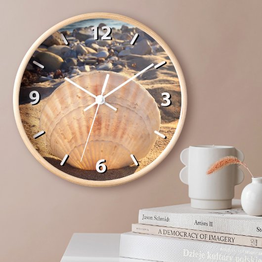 Horloge Bold Seashell sur California Sandy Beach Photo