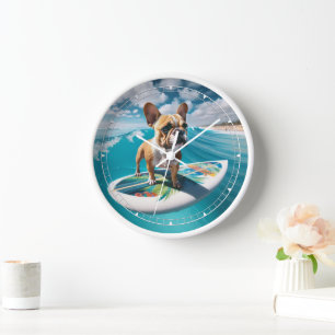 Horloge Bulldog français Whimsical White et Tan Surfing