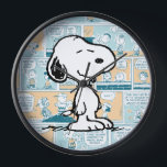 Horloge cacahuètes | Snoopy Comic Motif<br><div class="desc">Snoopy est l'adorable beagle de Charlie Brown dans la bande dessinée Peanuts de Charles M. Schulz. Découvrez ce joli dessin Peanuts avec Snoopy sur un motif de bande dessinée.</div>