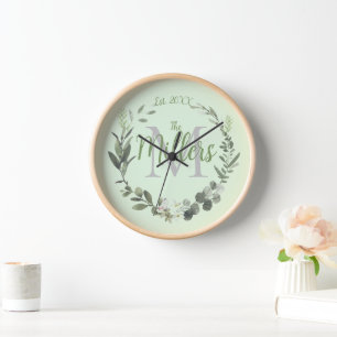 Horloge Cadran Rond de Famille à Monogramme Élégant avec F