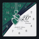 Horloge Carrée 20e anniversaire du Mariage Emeraude Keepsaké<br><div class="desc">🥇 UN DESIGN D'ART ORIGINAL DE DROIT D'AUTEUR DE Donna Siegrist SEULEMENT DISPONIBLE SUR ZAZZLE! Une belle horloge Emerald Green qui est prêt pour vous à personnaliser. Un souvenir parfait de l'anniversaire du Mariage ou un cadeau unique à quelqu'un avec de nombreuses années de service à votre entreprise / entreprise...</div>