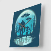 Horloge Carrée Alien UFO Bigfoot (Angle)