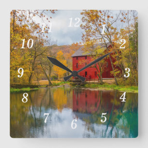 Horloge Carrée Alley Mill Et Spring Wall Clock