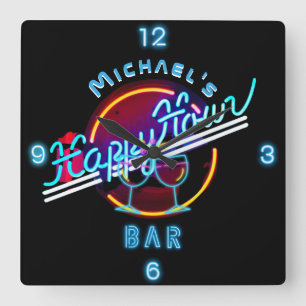 Horloge Carrée Amusant Personnalisé Mancave Bar Den Happy Hour