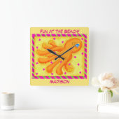 Horloge Carrée Amusement à la plage Whimsy Octopus Nom jaune (Maison)