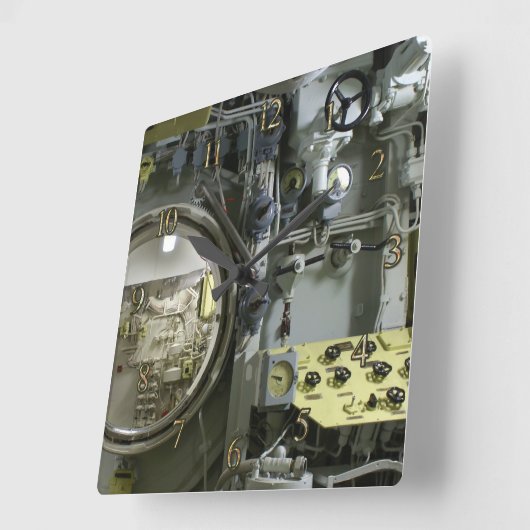 Horloge Carrée ancien sous-marin (Angle)