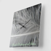 Horloge Carrée Angles observant la cadenas du devis (Angle)