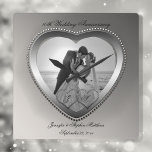 Horloge Carrée Anniversaire de Tin Punché 10 ans<br><div class="desc">Le cadeau traditionnel de l'anniversaire du Mariage de 10 ans est l'étain. Conformément à cette tradition, nous avons créé notre design photo du 10e anniversaire de la Coupe de Tin à Revêtir. Veuillez noter que tous les embellissements sont numériquement créés pour paraître aussi réalistes que possible. Créé par Holiday Hearts...</div>