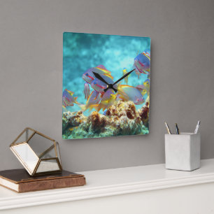 Horloge Carrée Anthias - École colorée de poissons à la barrière