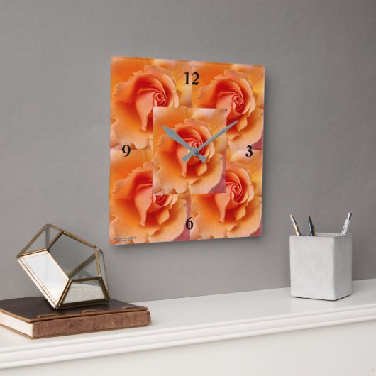 Horloge Carrée Apricot Peach Rose Flower Close Up (Bureau)