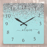 Horloge Carrée Aqua bleu Turquoise Parties scintillant argent Mon<br><div class="desc">Aqua Blue - Turquoise et Silver Sparkle Parties scintillant Script Monogramme Nom Horloge. Cela rend le cadeau parfait pour 16 ans,  mariage,  douche nuptiale,  anniversaire,  baby shower ou bachelorette pour quelqu'un qui aime le luxe glam et les styles chic.</div>