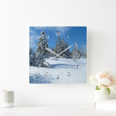 Horloge Carrée Arbres couverts de neige, belle scène hivernale (Maison)