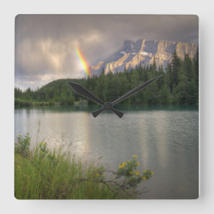 Horloge Carrée Arc en ciel et montagnes, Alberta Canada