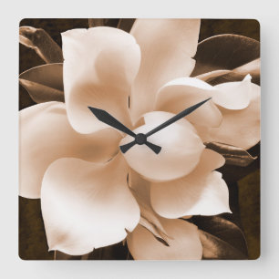 Horloge Carrée Arrière - plan noir de Fleur de Magnolia Sepia