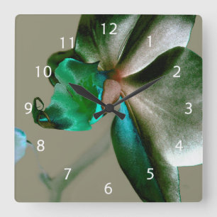 Horloge Carrée Artistic Flower in Blue, Green and Grey Tones