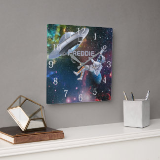 Horloge Carrée Astronaut personnalisé et soucoupe volante