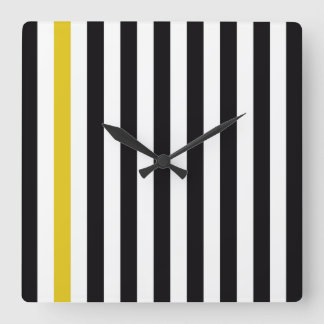 Horloge Carrée Avec une bande jaune