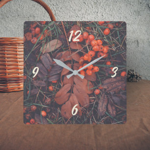 Horloge Carrée Baies rouges et feuilles d'automne brunes