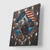 Horloge Carrée Bald Eagle perché par Mountain et American Flag (Angle)